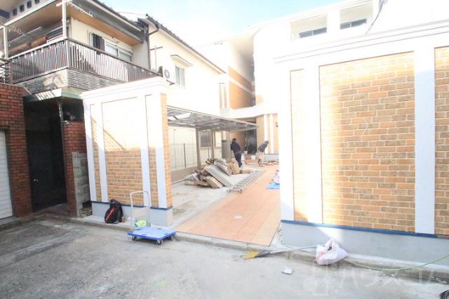 27/30 エントランス