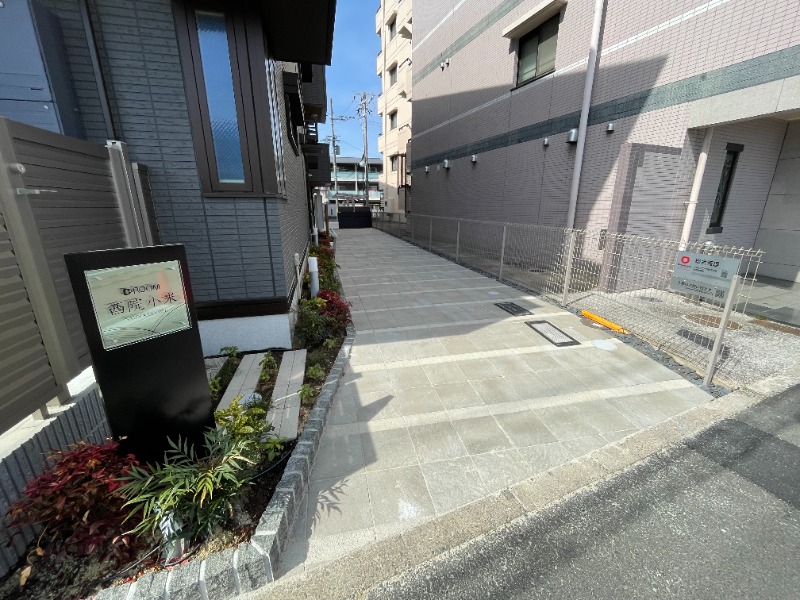 26/27 エントランス