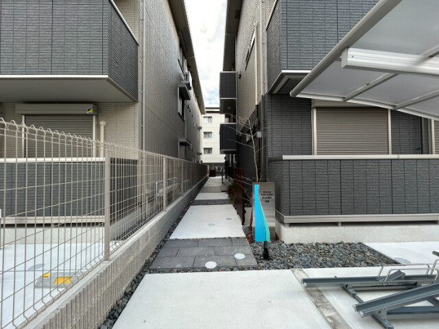 26/28 エントランス