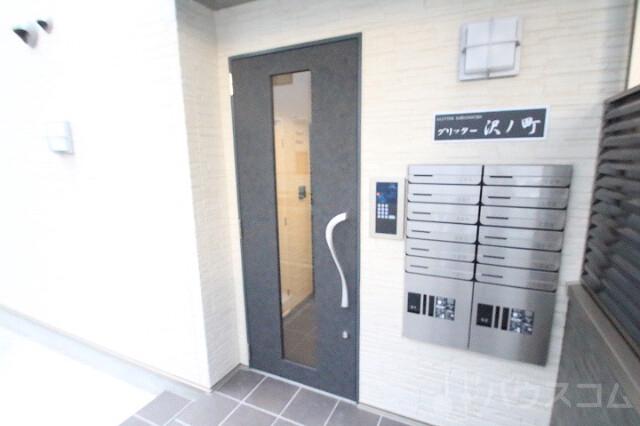 28/30 エントランス