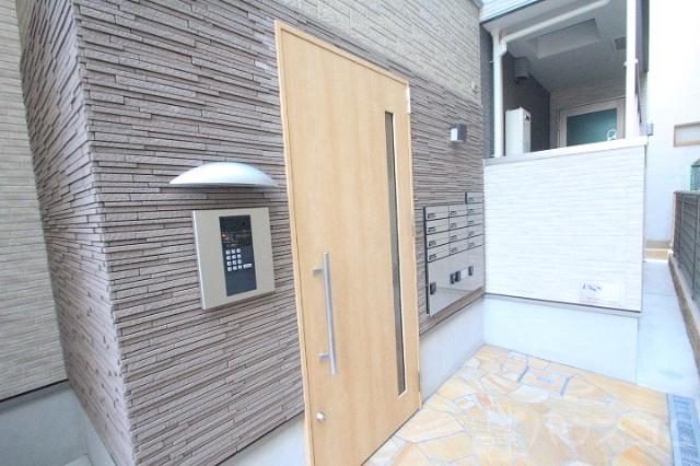 27/30 エントランス