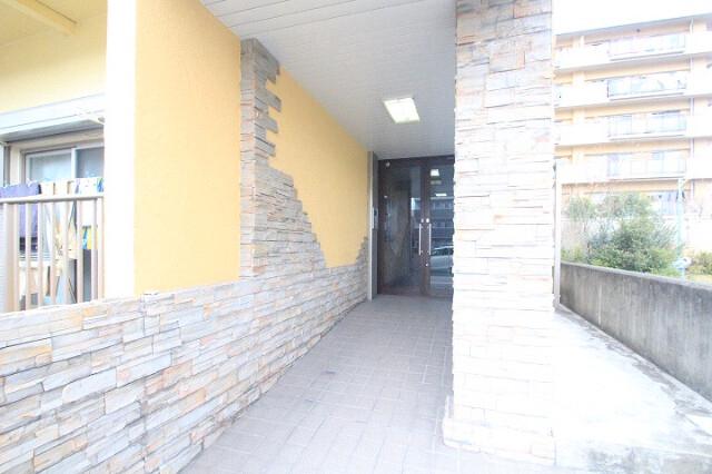 27/30 エントランス