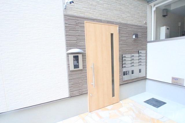 26/30 エントランス