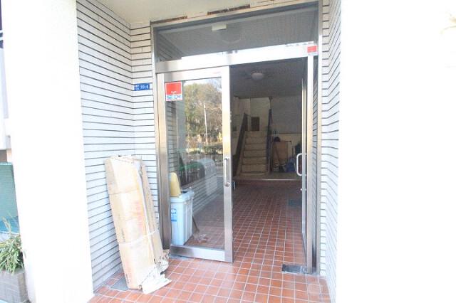 23/30 エントランス