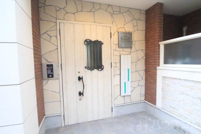 28/30 エントランス