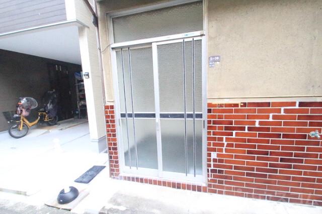 26/30 エントランス