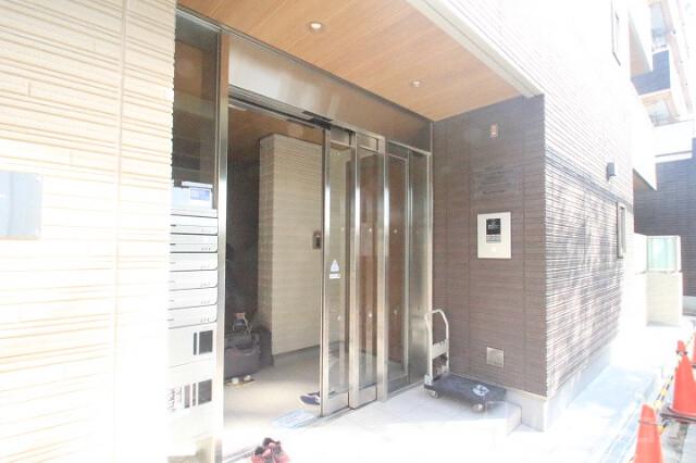 28/30 エントランス