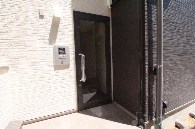 26/30 エントランス