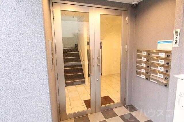 26/30 エントランス