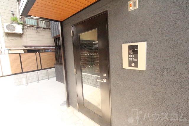 27/30 エントランス