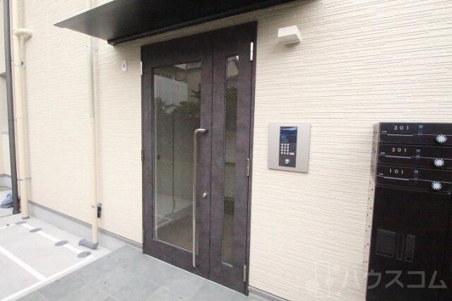 28/30 エントランス