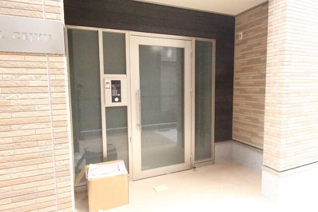 27/30 エントランス