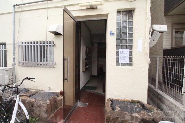 22/30 エントランス