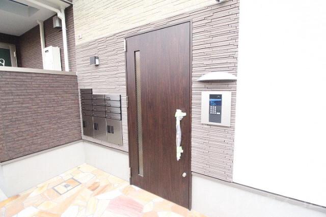 27/30 エントランス