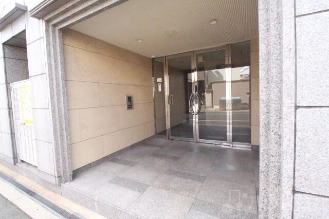 27/30 エントランス