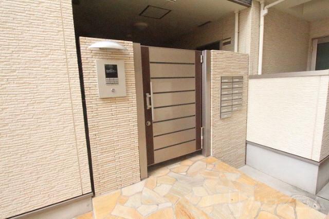 27/30 エントランス