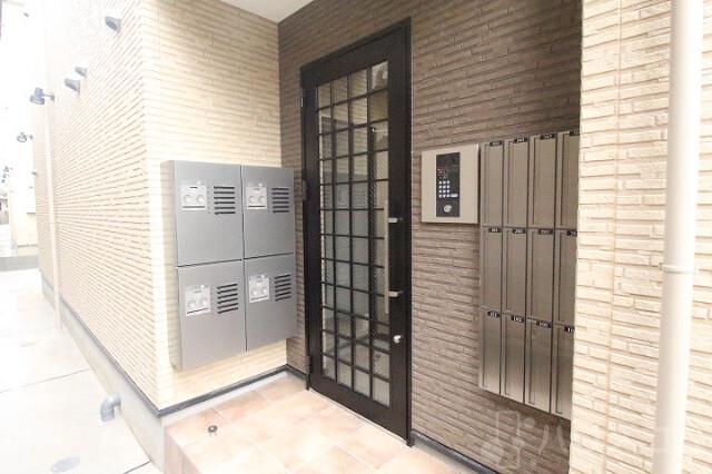 28/30 エントランス