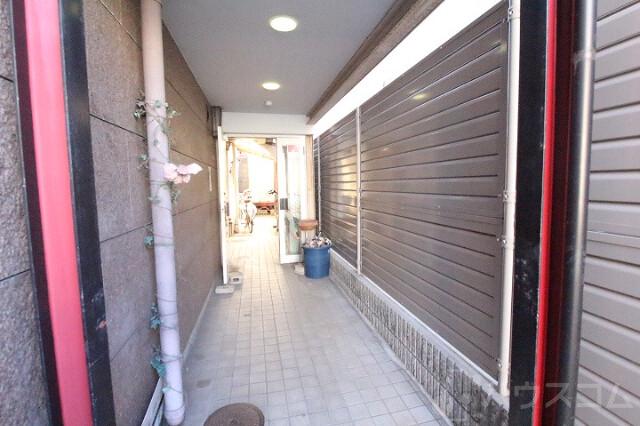 23/30 エントランス