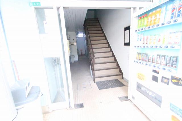 23/30 エントランス