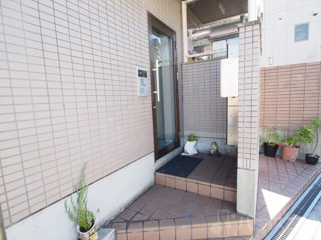 25/30 エントランス