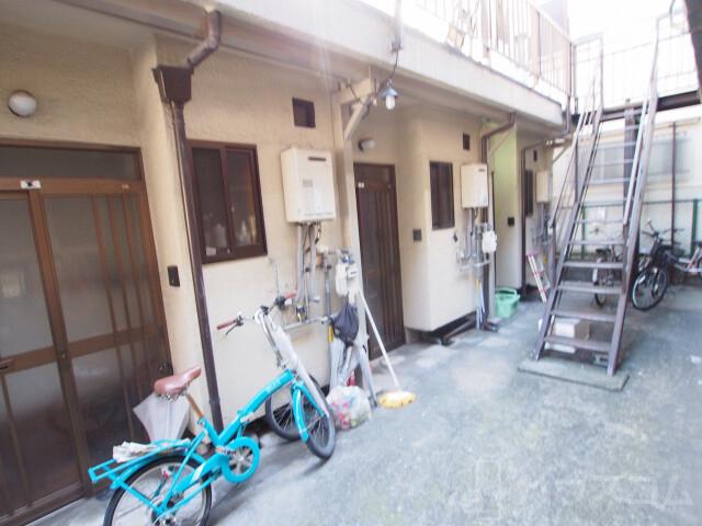 24/30 エントランス