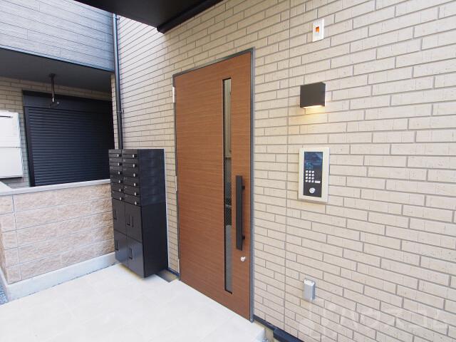 28/30 エントランス