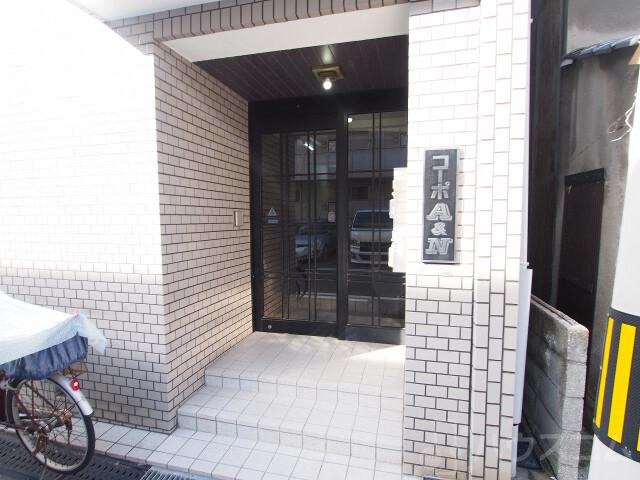 26/30 エントランス