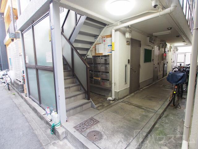 26/30 エントランス