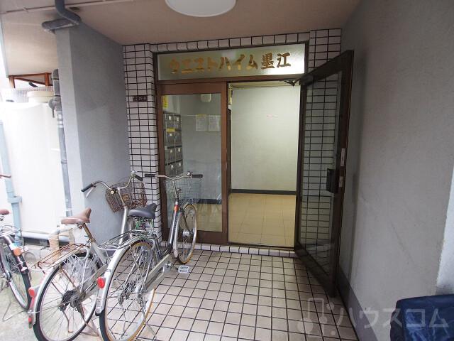 24/30 エントランス