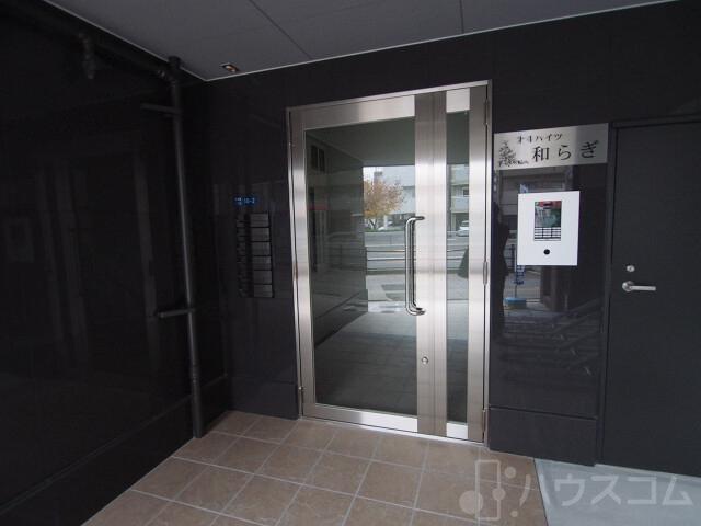 27/30 エントランス