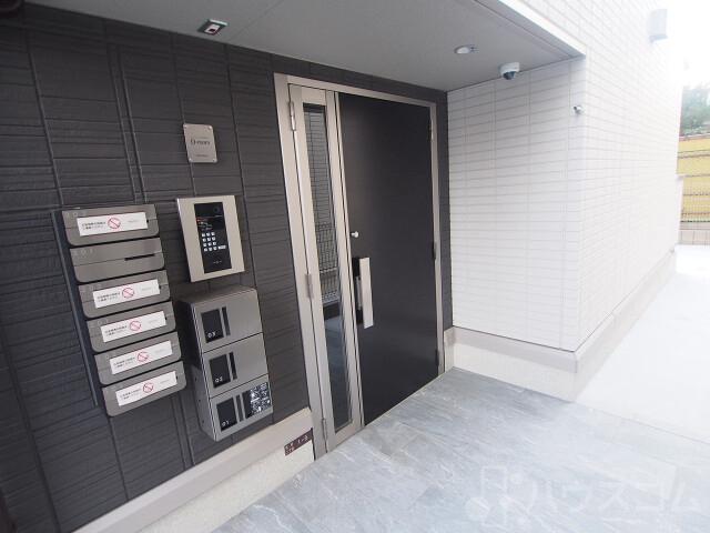 27/30 エントランス