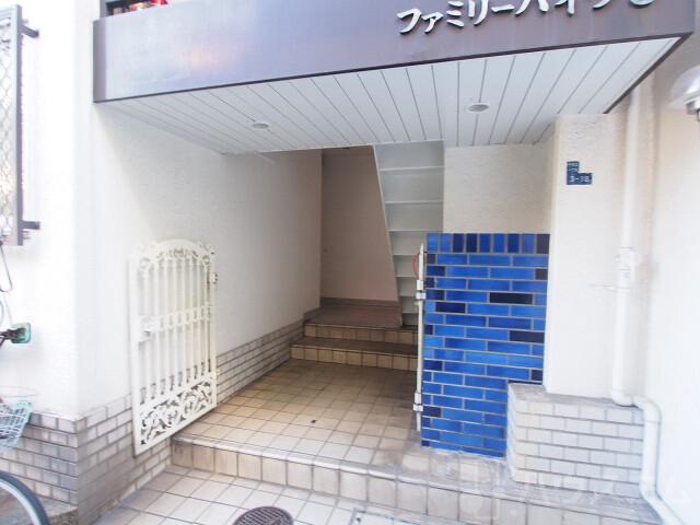 24/30 エントランス