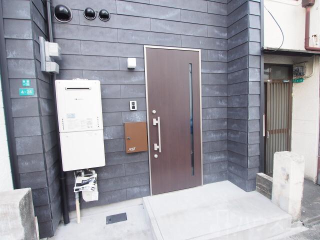 27/30 エントランス