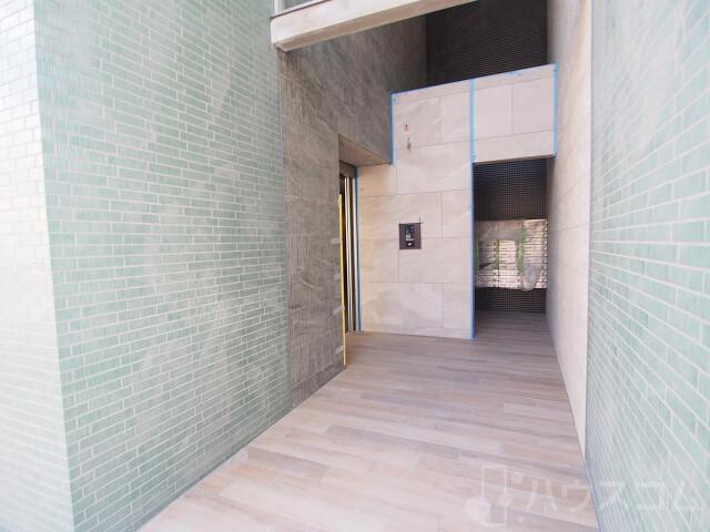 26/30 エントランス