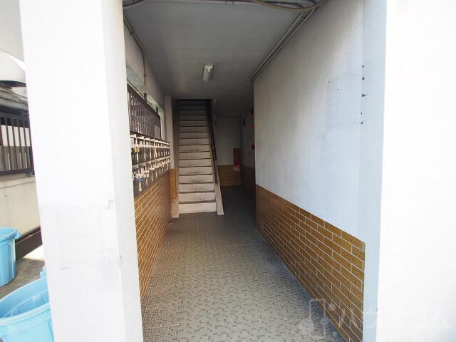 23/30 エントランス