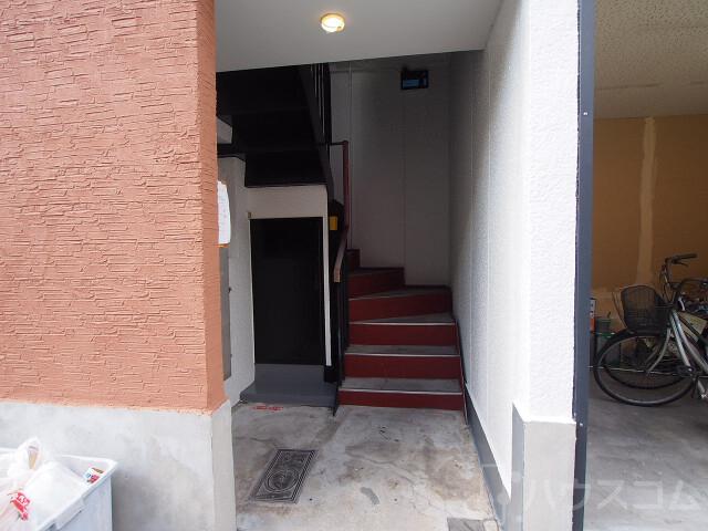 26/30 エントランス