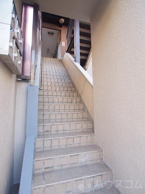 24/30 エントランス