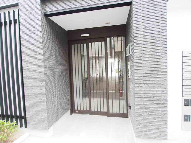 28/30 エントランス