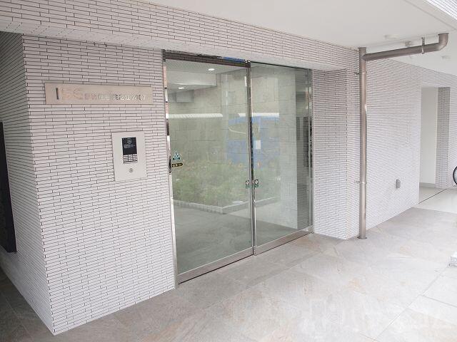 27/30 エントランス