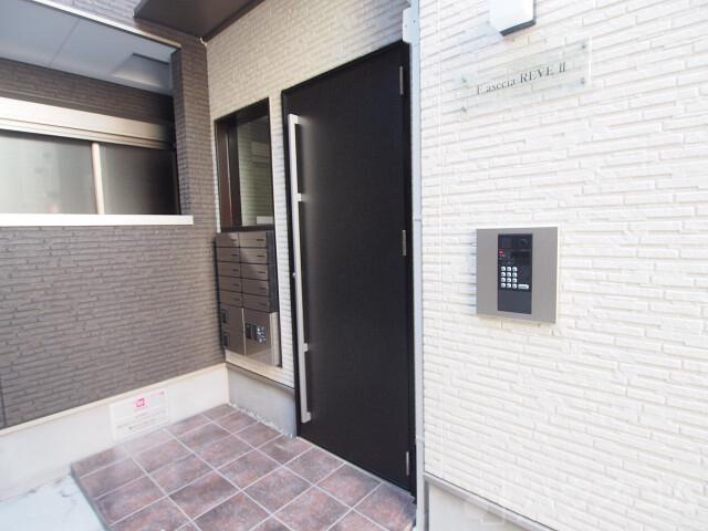 28/30 エントランス