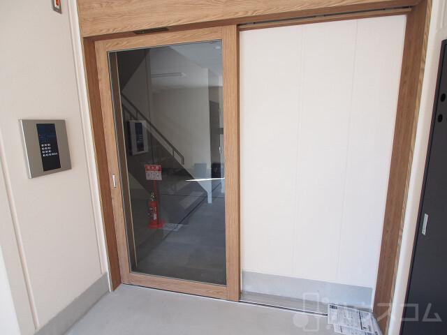 28/30 エントランス