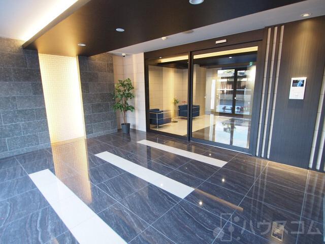 27/30 エントランス