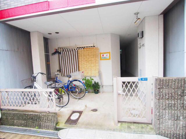 25/30 エントランス