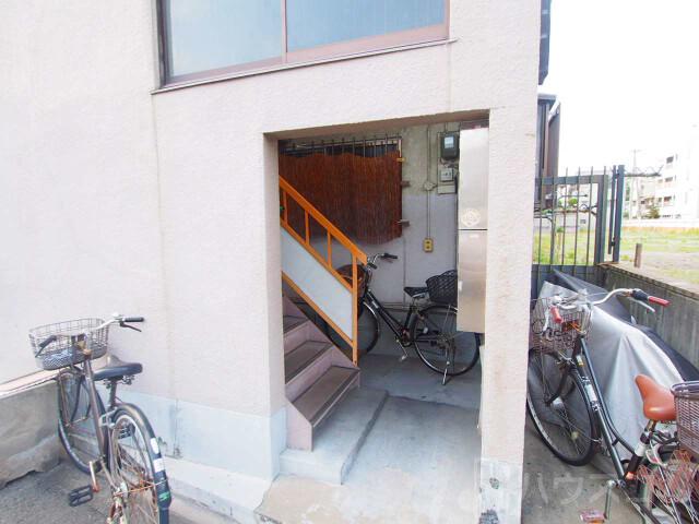 22/30 エントランス