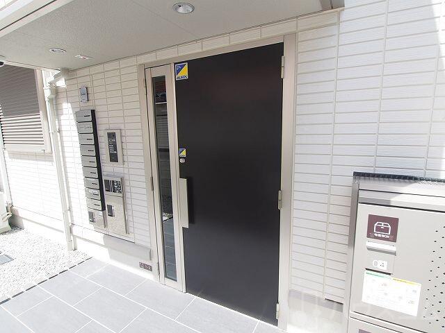 28/30 エントランス