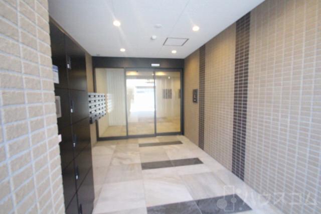 27/30 エントランス