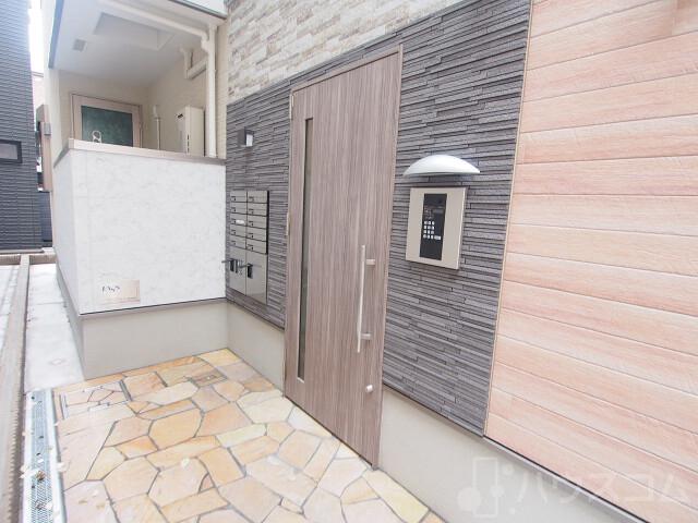 27/30 エントランス