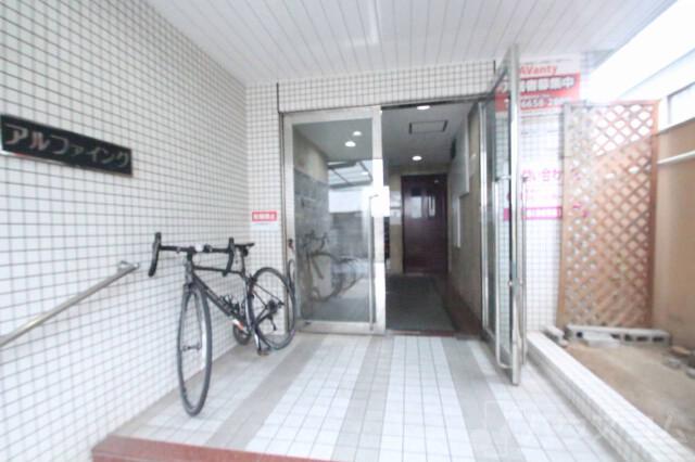 27/30 エントランス