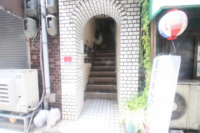 22/30 エントランス