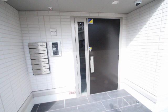 28/30 エントランス